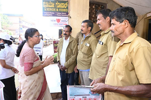 Jestalaxmi Boloor, Cancer Awareness Programme Coordinator at M.I.O., speaks directly with auto-rickshaw drivers during the Puttur march