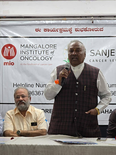 Sri K.S. Eshwarappa addresses community leaders and M.I.O. representatives at the campaign launch